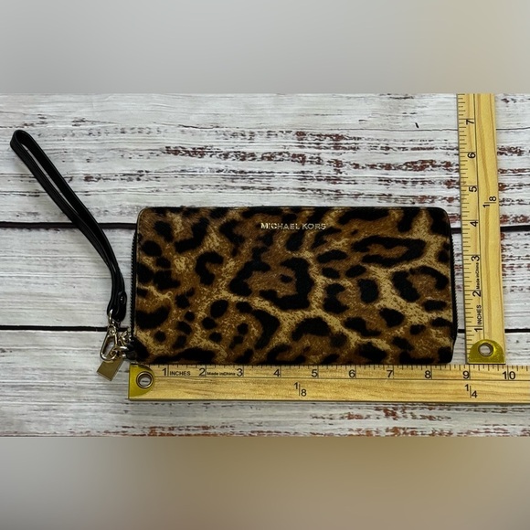 Michael Kors Jet Set Calf Hair Leopard Print Clutch/Wallet - Picture 1 of 8